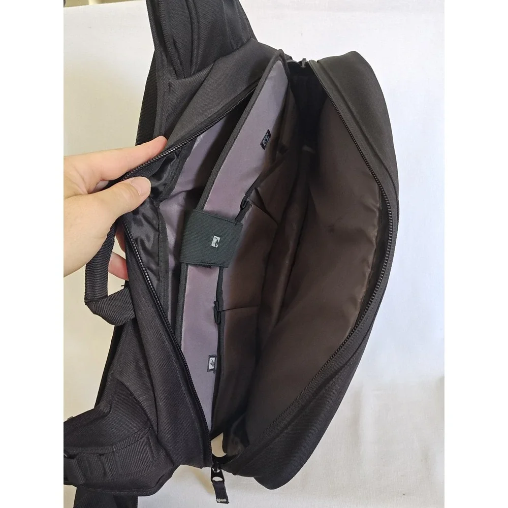 OGIO Tech Specs HTC Laptop Sleeve Black Nylon Multi Pockets Messenger Bag Clean!